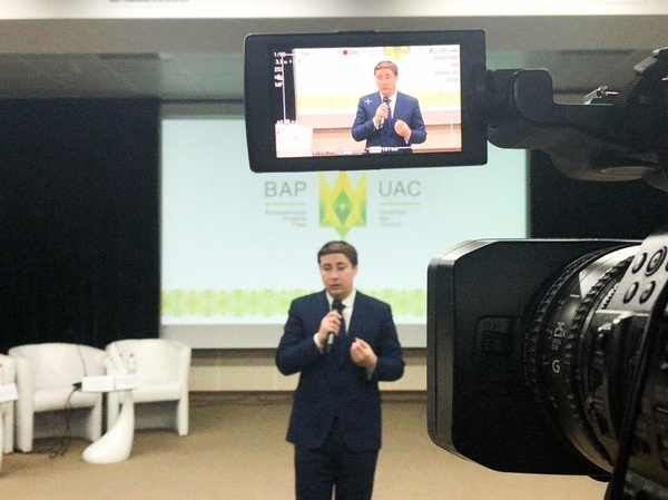 Лещенко озвучив бачення Зеленського щодо ринку землі в Україні  